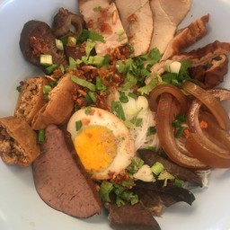 ก๋วยจั๊บน้ำข้นเส้นหมี่