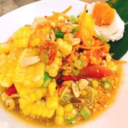 ส้มตำไทยข้าวโพดไข่เค็ม