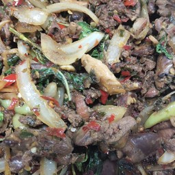 ผัดกะเพราเครื่องในไก่