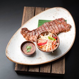 เนื้อย่าง ผักสด