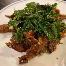 เป็ดผัดกระเพากรอบ