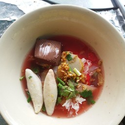 นายวุธไร่ขิง ข้าวมันไก่ & ก๋วยเตี๋ยวต้มยำมะนาวสด