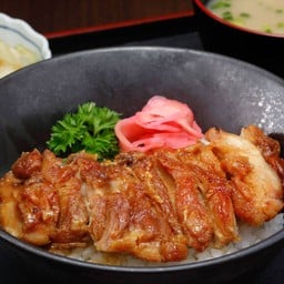 ชุดข้าวหน้าไก่ย่างซีอิ๊ว