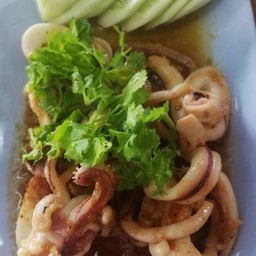 ปลาหมึกผัดกะเทียม