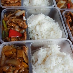 เนื้อผัดเต้าชี่ราดข้าว