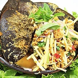 ยำไข่แมงดาทะเล (ทั้งตัว)