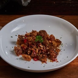 หมูกรอบผัดพริกเกลือ