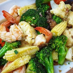 ผัดผักรวมกุ้ง