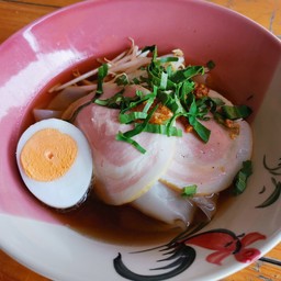 ก๋วยเตี๋ยวหมูเบคอนน้ำใส