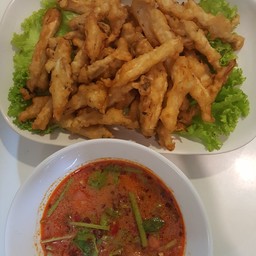 ยำเห็ดรวมทอด