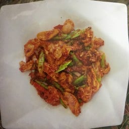 ไก่ผัดพริกแกงไข่แดงเค็ม