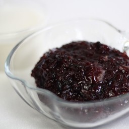 ข้าวเหนีนวดำเปียกเผือก