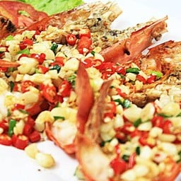 กุ้งแม่น้ำใหญ่ผัดพริกเกลือ