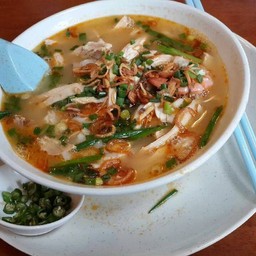 เหมือนก๋วยเตี๋ยวบ้านเรา แต่น้ำซุปไม่กลมกล่อมเท่า^&)^