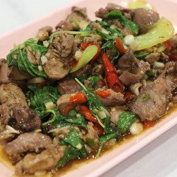 เครื่องในไก่ผัดกระเพรา