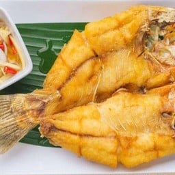 ปลากระพงราดน้ำปลา