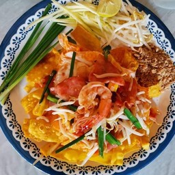 เกี๊ยวกรอบผัดไทยกุ้ง เบคอน