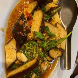 เต้าหู้ดำผัดกะเพรา