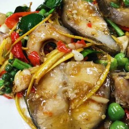 ปลาคังผัดเผ็ด