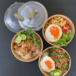 หมูกระเทียม ~ ข้าวผัดน้ำพริกกากหมู ~ ผัดกระเพรา