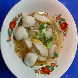 เจ๊แหม่ม สะพานเหลืองก๋วยเตี๊ยวลูกชิ้นปลาทำเอง