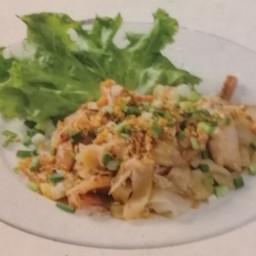 ก๋วยเตี๋ยวคั่วหน้าศาลเจ้า