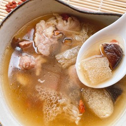 ตุ๋นซี่โครงหมูเยื่อไผ่