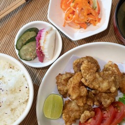 ชุดข้าวไก่บ้านทอด