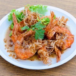 กุ้งทอดกระเที่ยมพริกไทย Sea Prawns Fried with Garlic & Pepper
