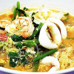 สุกี้น้ำ ทะเล หรือ ไก่ หรือ หมู