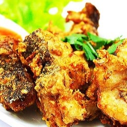 ปลาเก๋าทอดกระเทียม