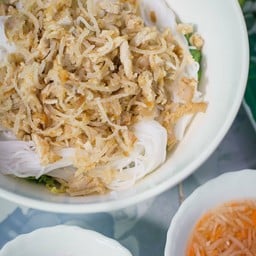 ขนมจีนหนังหมู (บี่บุ๋ง)