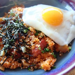 ข้าวผัดกิมจิกับไข่ดาว