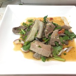 ยำเครื่องในหมู