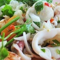 ส้มตำยำแซ่บ ณ บ้านกล้วย