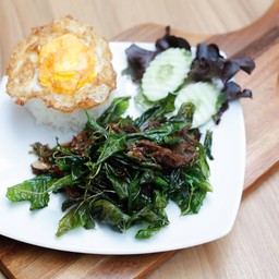 ข้าวกระเพราเป็ดกรอบ