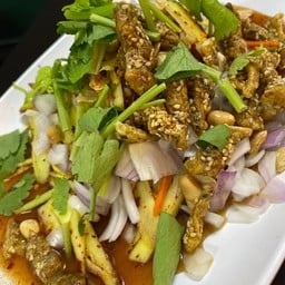 ยำมะม่วงปลากรอบ