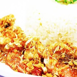 ข้าว กุ้ง หรือ ปลาหมึก ทอดกระเทียมพริกไทย