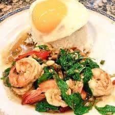 ข้าว ผัดกระเพรา กุ้ง