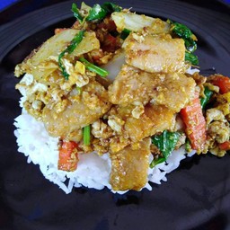 ผัดผงกะหรี่ปลากะพง