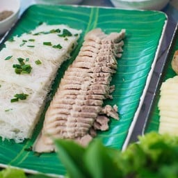เส้นหมี่หน้าหมูสามชั้น(บั้นหอยหมู3ชั้น)