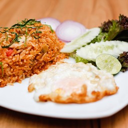 ข้าวผัดต้มยำไก่