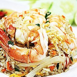 ข้าวผัด กุ้ง หรือ ปลาหมึก