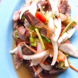ยำคอหมูย่าง