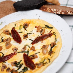 ไข่ออมเล็ตมะเขือเทศแห้ง