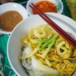 ขนมจีนหมูผัด