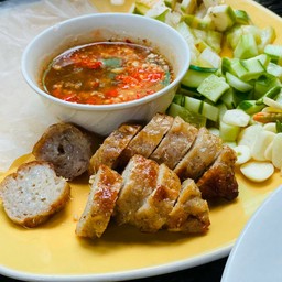 แหนมเนือง