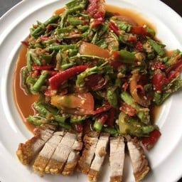 ตำถั่วหมูกรอบ