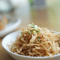 เห็ดเข็มทองทอดพริกเกลือ