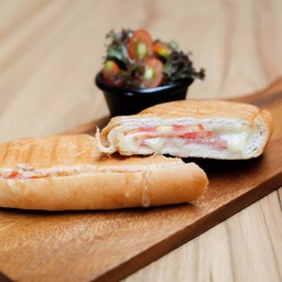 ปานินี่ซาลามี่กับมอสซาเรลล่าชีส